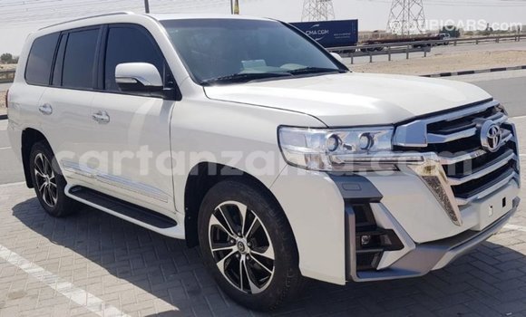 Nunua Imported Toyota Land Cruiser Nyeupe Gari ndani ya Import - Dubai nchini Arusha Nunua Imported Toyota Land Cruiser Nyeupe Gari ndani ya Import - Dubai nchini Arusha