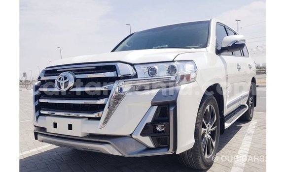 Nunua Imported Toyota Land Cruiser Nyeupe Gari ndani ya Import - Dubai nchini Arusha Nunua Imported Toyota Land Cruiser Nyeupe Gari ndani ya Import - Dubai nchini Arusha