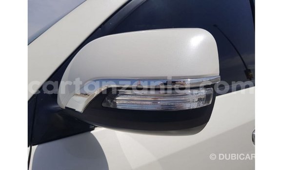 Nunua Imported Toyota Land Cruiser Nyeupe Gari ndani ya Import - Dubai nchini Arusha Nunua Imported Toyota Land Cruiser Nyeupe Gari ndani ya Import - Dubai nchini Arusha