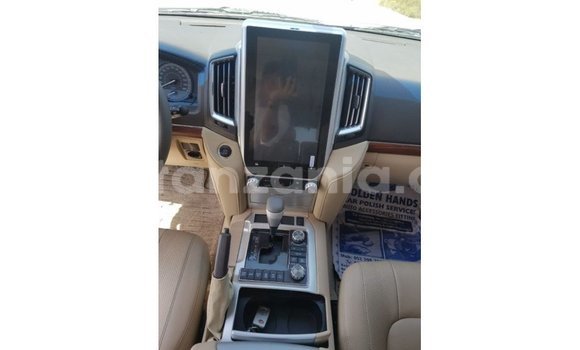 Nunua Imported Toyota Land Cruiser Nyeupe Gari ndani ya Import - Dubai nchini Arusha Nunua Imported Toyota Land Cruiser Nyeupe Gari ndani ya Import - Dubai nchini Arusha