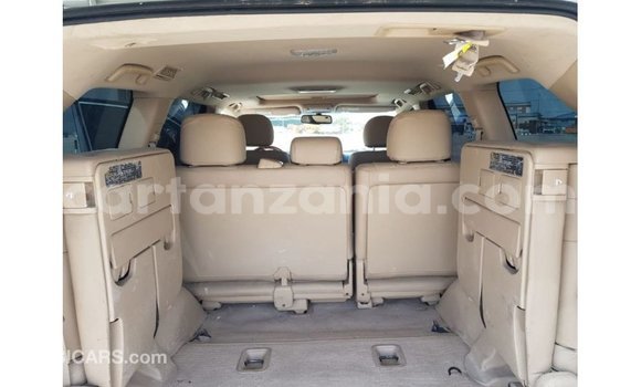 Nunua Imported Toyota Land Cruiser Nyeupe Gari ndani ya Import - Dubai nchini Arusha Nunua Imported Toyota Land Cruiser Nyeupe Gari ndani ya Import - Dubai nchini Arusha