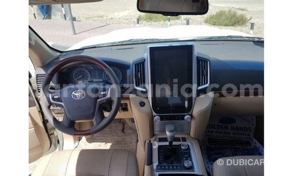 Nunua Imported Toyota Land Cruiser Nyeupe Gari ndani ya Import - Dubai nchini Arusha Nunua Imported Toyota Land Cruiser Nyeupe Gari ndani ya Import - Dubai nchini Arusha
