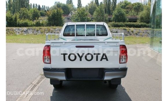 Nunua Imported Toyota Hilux Nyeupe Gari ndani ya Import - Dubai nchini Arusha Nunua Imported Toyota Hilux Nyeupe Gari ndani ya Import - Dubai nchini Arusha