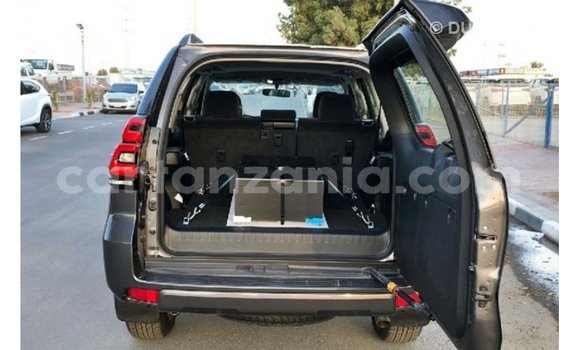 Nunua Imported Toyota Prado Nyeusi Gari ndani ya Import - Dubai nchini Arusha Nunua Imported Toyota Prado Nyeusi Gari ndani ya Import - Dubai nchini Arusha