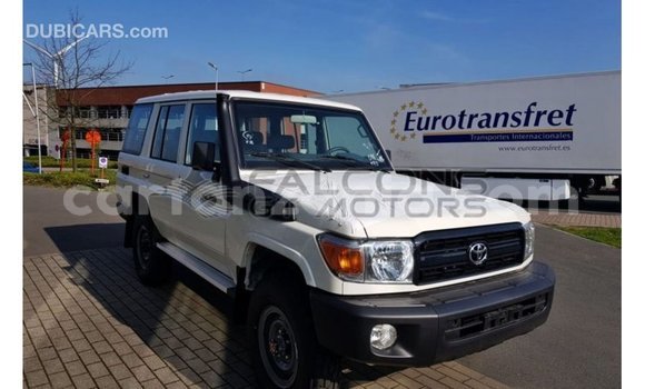 Nunua Imported Toyota Land Cruiser Nyeupe Gari ndani ya Import - Dubai nchini Arusha Nunua Imported Toyota Land Cruiser Nyeupe Gari ndani ya Import - Dubai nchini Arusha