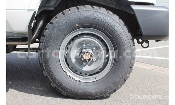 Nunua Imported Toyota Land Cruiser Nyeupe Gari ndani ya Import - Dubai nchini Arusha Nunua Imported Toyota Land Cruiser Nyeupe Gari ndani ya Import - Dubai nchini Arusha