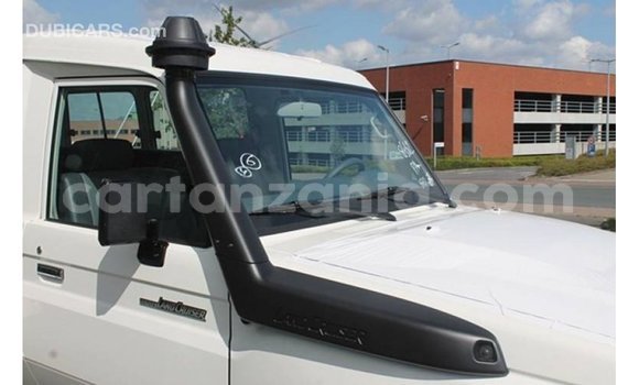 Nunua Imported Toyota Land Cruiser Nyeupe Gari ndani ya Import - Dubai nchini Arusha Nunua Imported Toyota Land Cruiser Nyeupe Gari ndani ya Import - Dubai nchini Arusha
