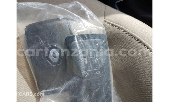 Buy Import Renault 19 Green Car in Import - Dubai in Arusha Buy Import Renault 19 Green Car in Import - Dubai in Arusha