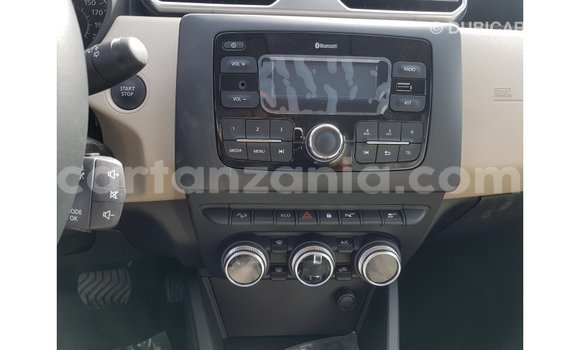 Buy Import Renault 19 Green Car in Import - Dubai in Arusha Buy Import Renault 19 Green Car in Import - Dubai in Arusha