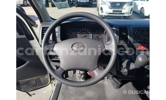 Buy Import Toyota Hiace White Car in Import - Dubai in Arusha Buy Import Toyota Hiace White Car in Import - Dubai in Arusha