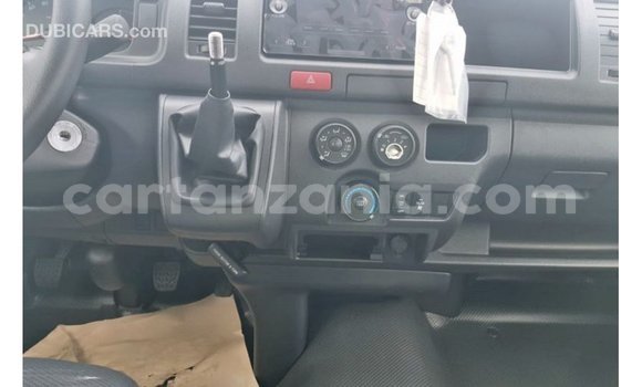 Nunua Imported Toyota Hiace Nyeupe Gari ndani ya Import - Dubai nchini Arusha Nunua Imported Toyota Hiace Nyeupe Gari ndani ya Import - Dubai nchini Arusha