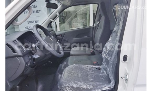 Nunua Imported Toyota Hiace Nyeupe Gari ndani ya Import - Dubai nchini Arusha Nunua Imported Toyota Hiace Nyeupe Gari ndani ya Import - Dubai nchini Arusha