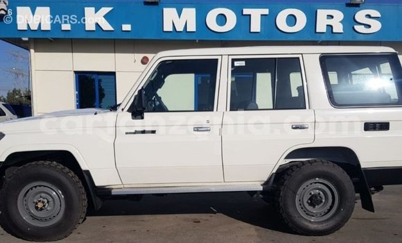Buy Import Toyota Land Cruiser White Car in Import - Dubai in Arusha Buy Import Toyota Land Cruiser White Car in Import - Dubai in Arusha