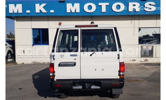 Buy Import Toyota Land Cruiser White Car in Import - Dubai in Arusha Buy Import Toyota Land Cruiser White Car in Import - Dubai in Arusha
