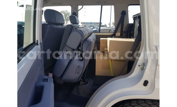 Buy Import Toyota Land Cruiser White Car in Import - Dubai in Arusha Buy Import Toyota Land Cruiser White Car in Import - Dubai in Arusha