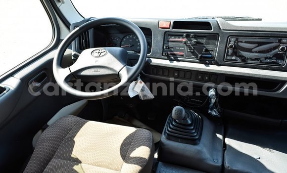 Nunua Imported Toyota Coaster Nyeupe Gari ndani ya Import - Dubai nchini Arusha Nunua Imported Toyota Coaster Nyeupe Gari ndani ya Import - Dubai nchini Arusha