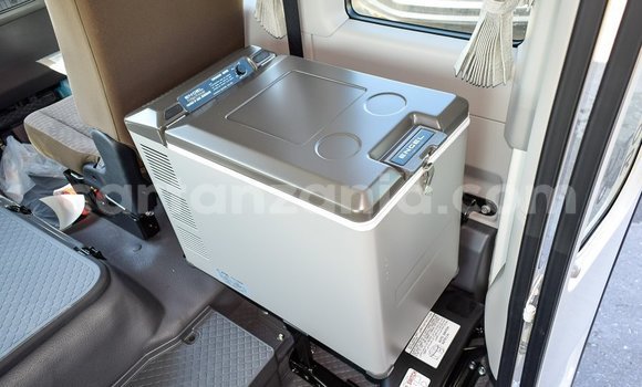 Nunua Imported Toyota Coaster Nyeupe Gari ndani ya Import - Dubai nchini Arusha Nunua Imported Toyota Coaster Nyeupe Gari ndani ya Import - Dubai nchini Arusha