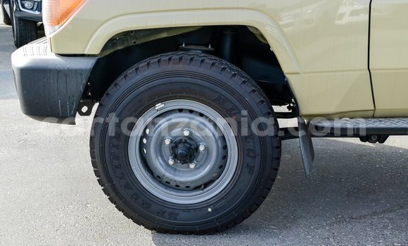 Nunua Imported Toyota Land Cruiser Beige Gari ndani ya Import - Dubai nchini Arusha Nunua Imported Toyota Land Cruiser Beige Gari ndani ya Import - Dubai nchini Arusha