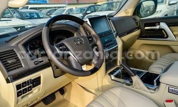 Nunua Imported Toyota Land Cruiser Nyeusi Gari ndani ya Import - Dubai nchini Arusha Nunua Imported Toyota Land Cruiser Nyeusi Gari ndani ya Import - Dubai nchini Arusha