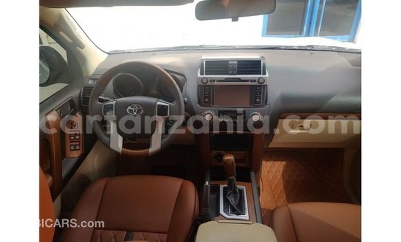 Buy Import Toyota Land Cruiser White Car in Import - Dubai in Arusha Buy Import Toyota Land Cruiser White Car in Import - Dubai in Arusha