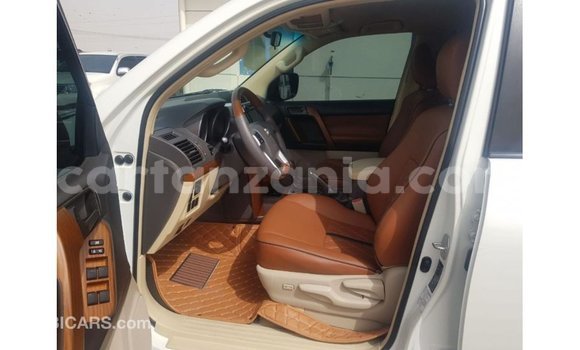 Buy Import Toyota Land Cruiser White Car in Import - Dubai in Arusha Buy Import Toyota Land Cruiser White Car in Import - Dubai in Arusha
