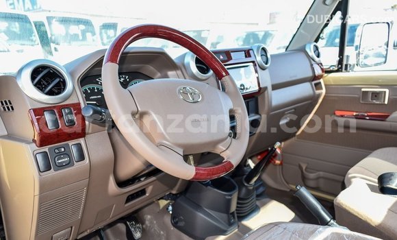 Nunua Imported Toyota Land Cruiser Beige Gari ndani ya Import - Dubai nchini Arusha Nunua Imported Toyota Land Cruiser Beige Gari ndani ya Import - Dubai nchini Arusha