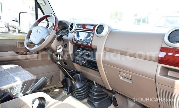 Nunua Imported Toyota Land Cruiser Beige Gari ndani ya Import - Dubai nchini Arusha Nunua Imported Toyota Land Cruiser Beige Gari ndani ya Import - Dubai nchini Arusha