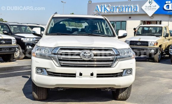 Nunua Imported Toyota Land Cruiser Nyeupe Gari ndani ya Import - Dubai nchini Arusha Nunua Imported Toyota Land Cruiser Nyeupe Gari ndani ya Import - Dubai nchini Arusha