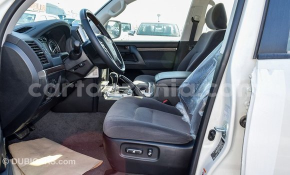 Nunua Imported Toyota Land Cruiser Nyeupe Gari ndani ya Import - Dubai nchini Arusha Nunua Imported Toyota Land Cruiser Nyeupe Gari ndani ya Import - Dubai nchini Arusha