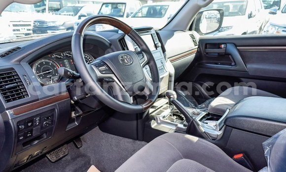 Nunua Imported Toyota Land Cruiser Nyeupe Gari ndani ya Import - Dubai nchini Arusha Nunua Imported Toyota Land Cruiser Nyeupe Gari ndani ya Import - Dubai nchini Arusha