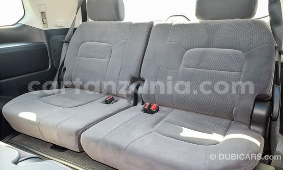 Nunua Imported Toyota Land Cruiser Nyeupe Gari ndani ya Import - Dubai nchini Arusha Nunua Imported Toyota Land Cruiser Nyeupe Gari ndani ya Import - Dubai nchini Arusha