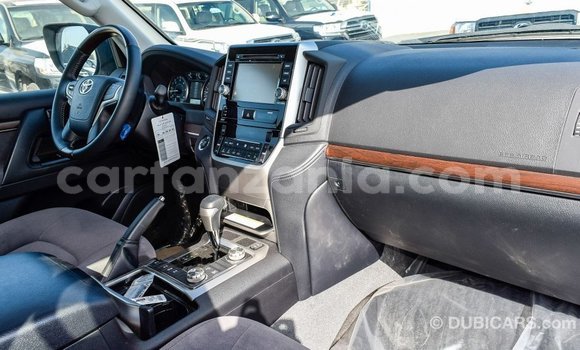 Nunua Imported Toyota Land Cruiser Nyeupe Gari ndani ya Import - Dubai nchini Arusha Nunua Imported Toyota Land Cruiser Nyeupe Gari ndani ya Import - Dubai nchini Arusha