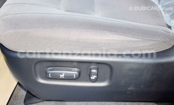 Nunua Imported Toyota Land Cruiser Nyeupe Gari ndani ya Import - Dubai nchini Arusha Nunua Imported Toyota Land Cruiser Nyeupe Gari ndani ya Import - Dubai nchini Arusha