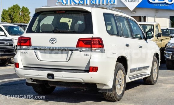 Nunua Imported Toyota Land Cruiser Nyeupe Gari ndani ya Import - Dubai nchini Arusha Nunua Imported Toyota Land Cruiser Nyeupe Gari ndani ya Import - Dubai nchini Arusha