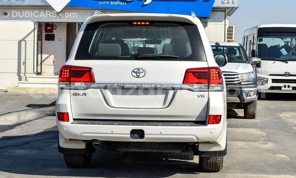 Nunua Imported Toyota Land Cruiser Nyeupe Gari ndani ya Import - Dubai nchini Arusha Nunua Imported Toyota Land Cruiser Nyeupe Gari ndani ya Import - Dubai nchini Arusha