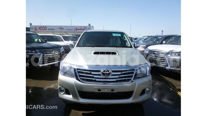 Big with watermark toyota hilux arusha import dubai 9202