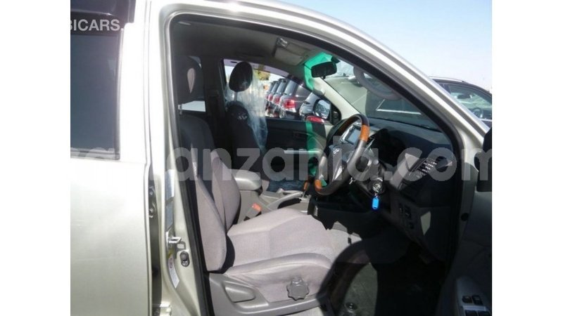 Big with watermark toyota hilux arusha import dubai 9202