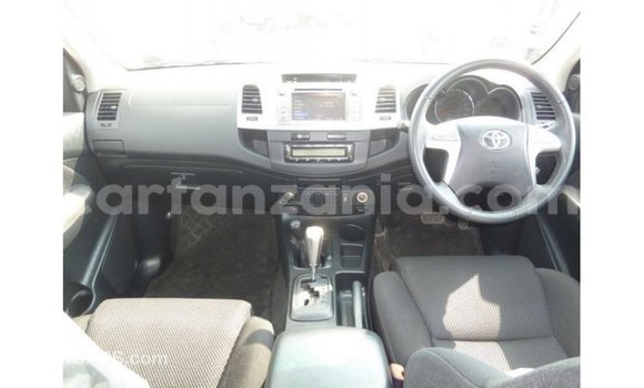Buy Import Toyota Hilux White Car in Import - Dubai in Arusha Buy Import Toyota Hilux White Car in Import - Dubai in Arusha