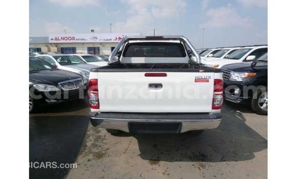 Buy Import Toyota Hilux White Car in Import - Dubai in Arusha Buy Import Toyota Hilux White Car in Import - Dubai in Arusha