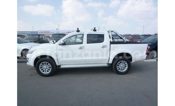Buy Import Toyota Hilux White Car in Import - Dubai in Arusha Buy Import Toyota Hilux White Car in Import - Dubai in Arusha