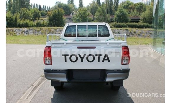 Nunua Imported Toyota Hilux Nyeupe Gari ndani ya Import - Dubai nchini Arusha Nunua Imported Toyota Hilux Nyeupe Gari ndani ya Import - Dubai nchini Arusha