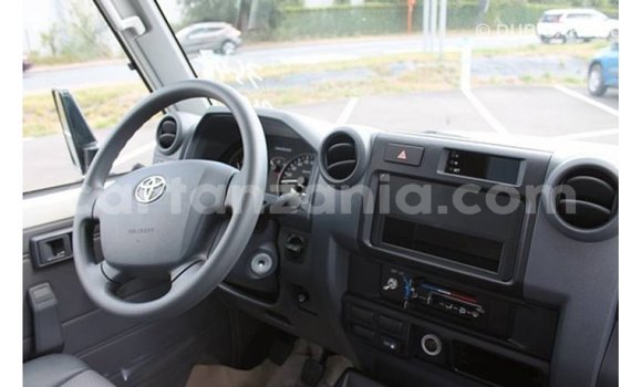 Nunua Imported Toyota Land Cruiser Nyeupe Gari ndani ya Import - Dubai nchini Arusha Nunua Imported Toyota Land Cruiser Nyeupe Gari ndani ya Import - Dubai nchini Arusha