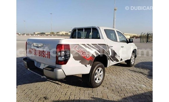 Nunua Imported Mitsubishi L200 Nyeupe Gari ndani ya Import - Dubai nchini Arusha Nunua Imported Mitsubishi L200 Nyeupe Gari ndani ya Import - Dubai nchini Arusha