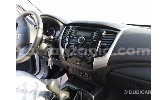 Nunua Imported Mitsubishi L200 Nyeupe Gari ndani ya Import - Dubai nchini Arusha Nunua Imported Mitsubishi L200 Nyeupe Gari ndani ya Import - Dubai nchini Arusha