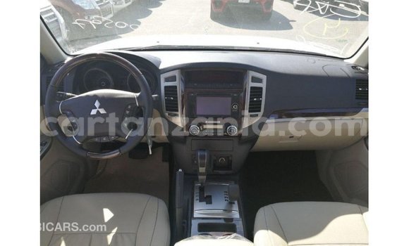 Nunua Imported Mitsubishi Pajero Nyeupe Gari ndani ya Import - Dubai nchini Arusha Nunua Imported Mitsubishi Pajero Nyeupe Gari ndani ya Import - Dubai nchini Arusha