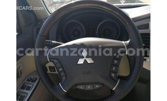 Nunua Imported Mitsubishi Pajero Nyeupe Gari ndani ya Import - Dubai nchini Arusha Nunua Imported Mitsubishi Pajero Nyeupe Gari ndani ya Import - Dubai nchini Arusha