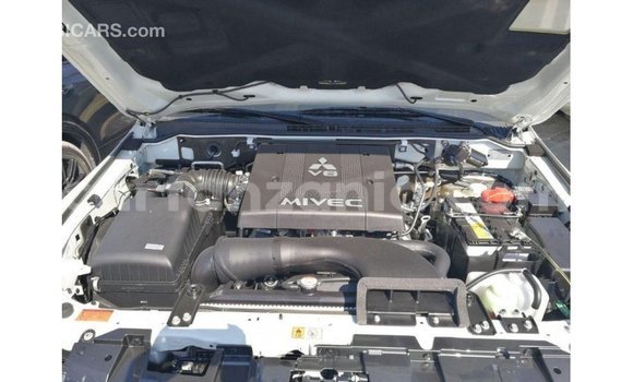 Nunua Imported Mitsubishi Pajero Nyeupe Gari ndani ya Import - Dubai nchini Arusha Nunua Imported Mitsubishi Pajero Nyeupe Gari ndani ya Import - Dubai nchini Arusha