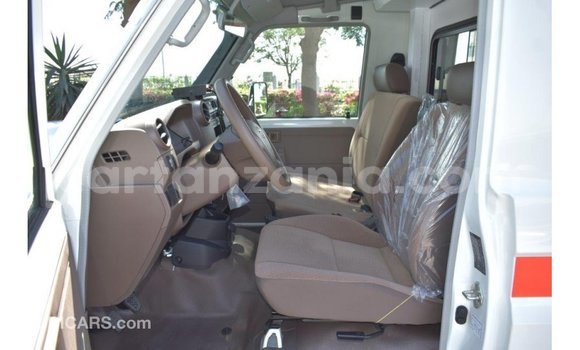 Buy Import Toyota Land Cruiser White Car in Import - Dubai in Arusha Buy Import Toyota Land Cruiser White Car in Import - Dubai in Arusha