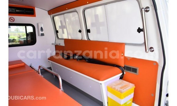 Buy Import Toyota Land Cruiser White Car in Import - Dubai in Arusha Buy Import Toyota Land Cruiser White Car in Import - Dubai in Arusha