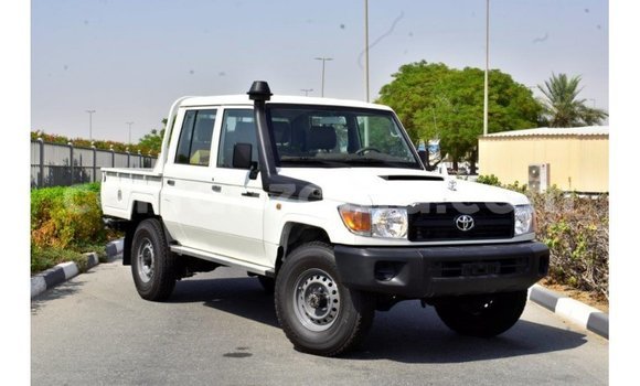 Buy Import Toyota Land Cruiser White Car in Import - Dubai in Arusha Buy Import Toyota Land Cruiser White Car in Import - Dubai in Arusha